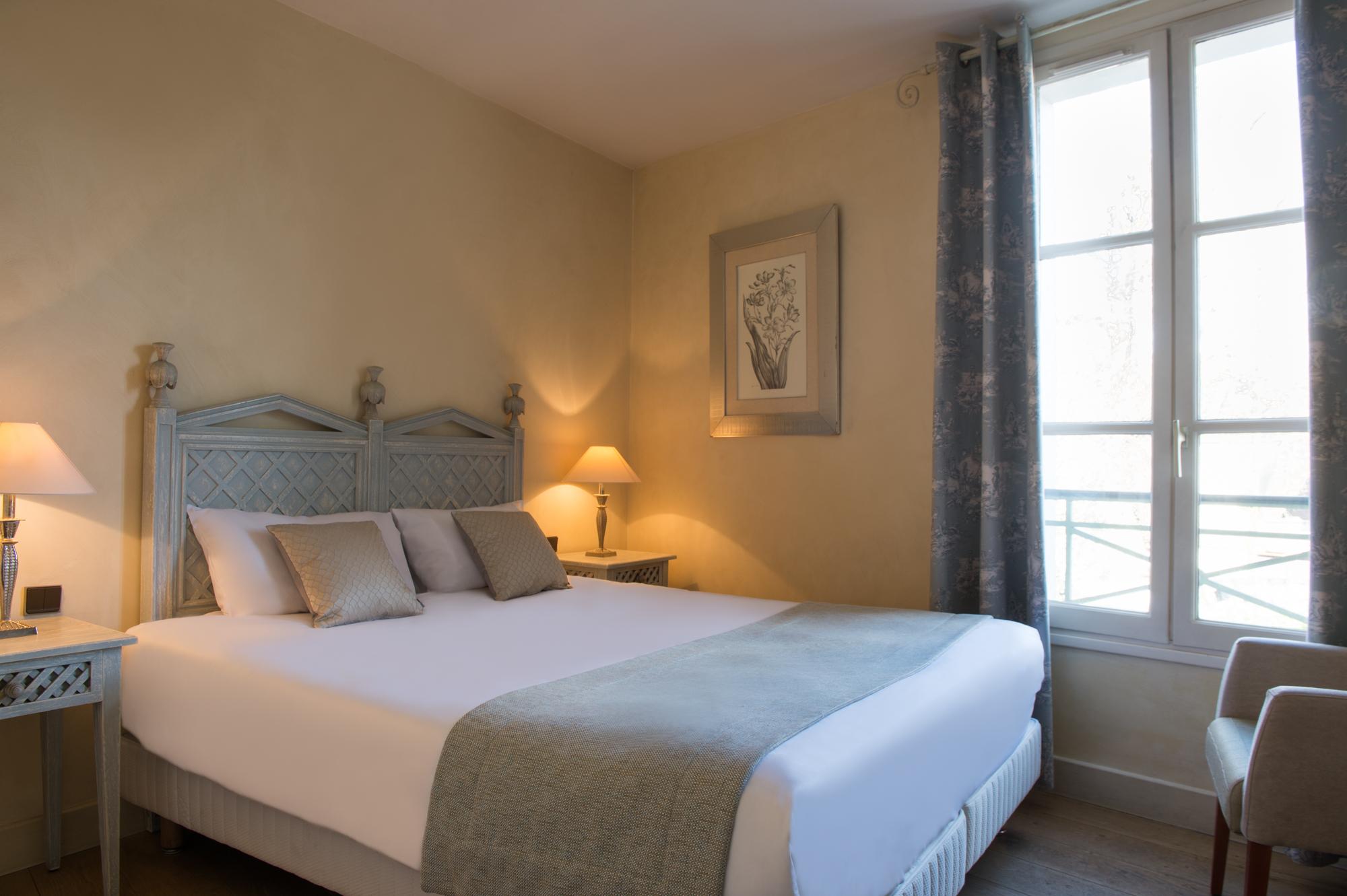 Hotel Aux Vieux Remparts, The Originals Relais Provins Exterior photo