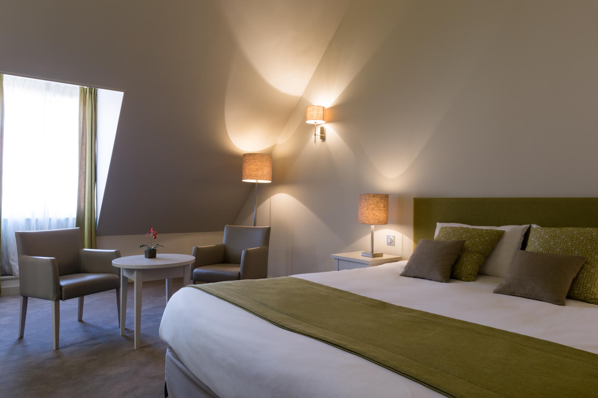Hotel Aux Vieux Remparts, The Originals Relais Provins Exterior photo