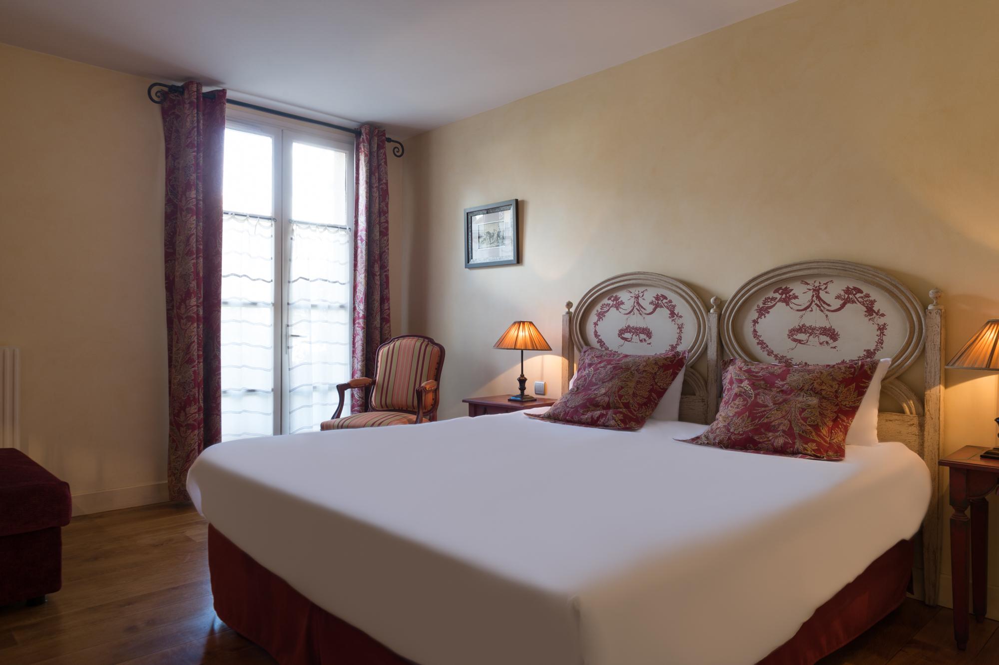Hotel Aux Vieux Remparts, The Originals Relais Provins Exterior photo