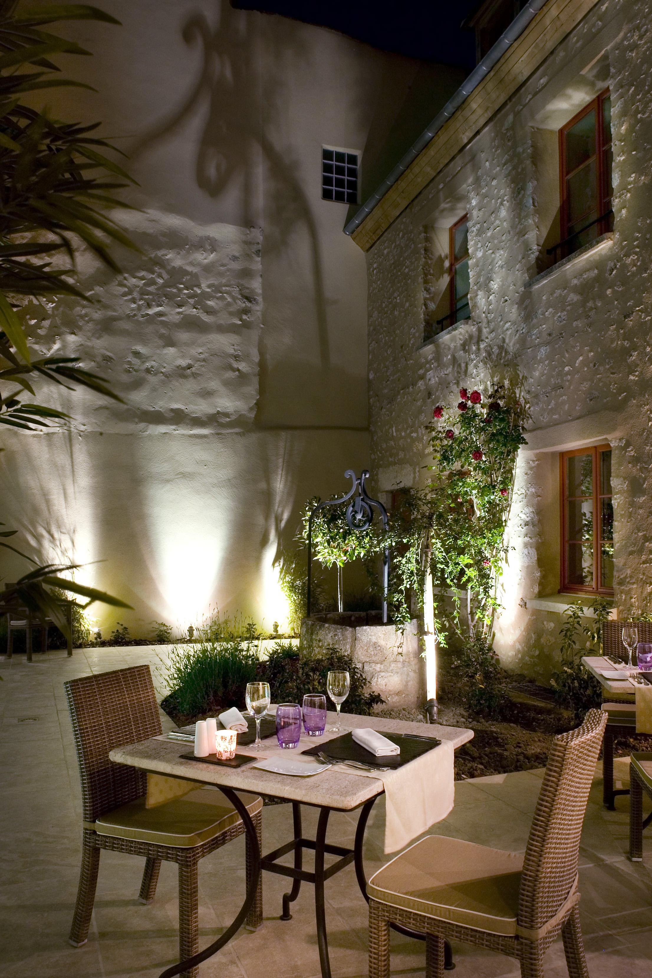 Hotel Aux Vieux Remparts, The Originals Relais Provins Exterior photo