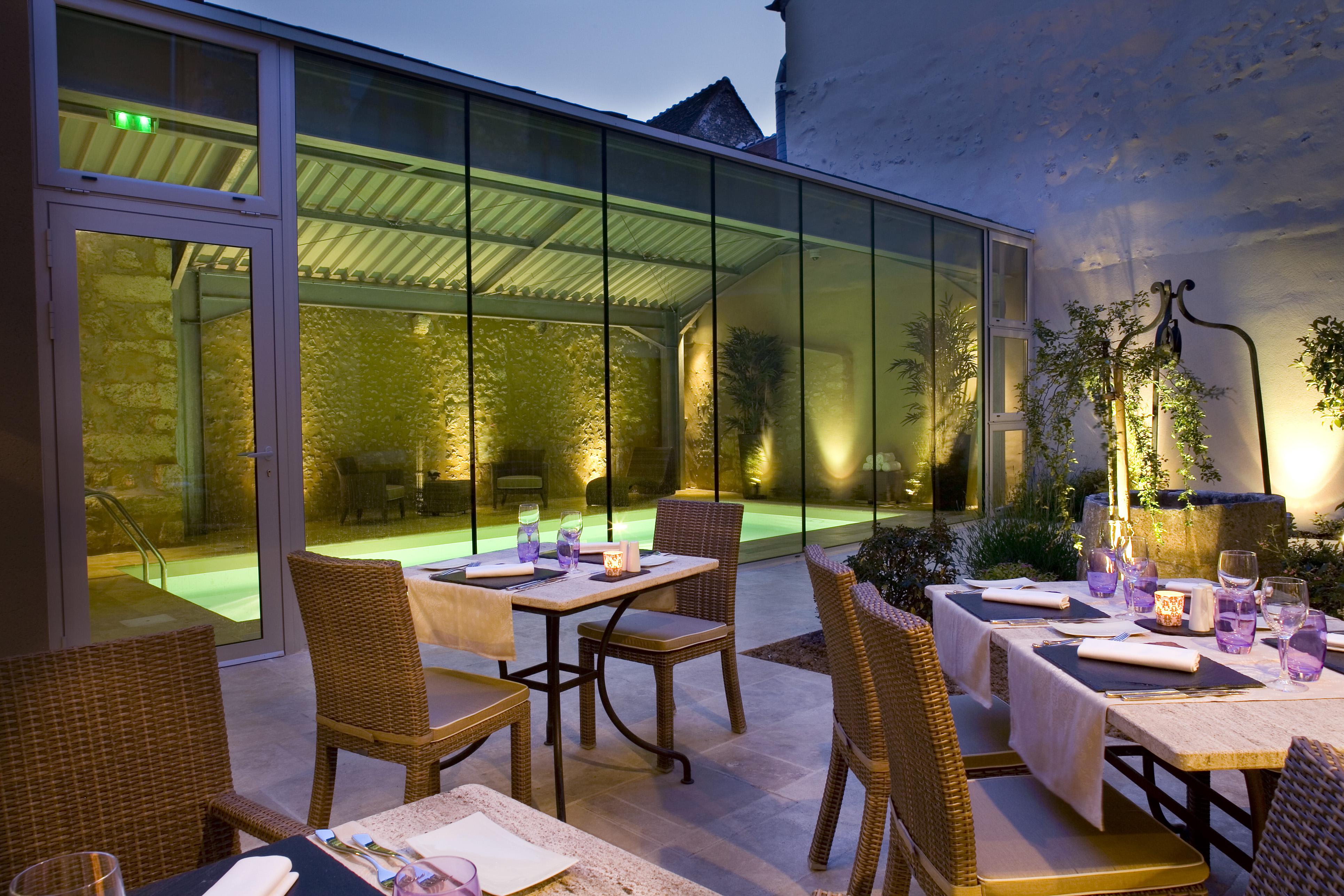 Hotel Aux Vieux Remparts, The Originals Relais Provins Exterior photo
