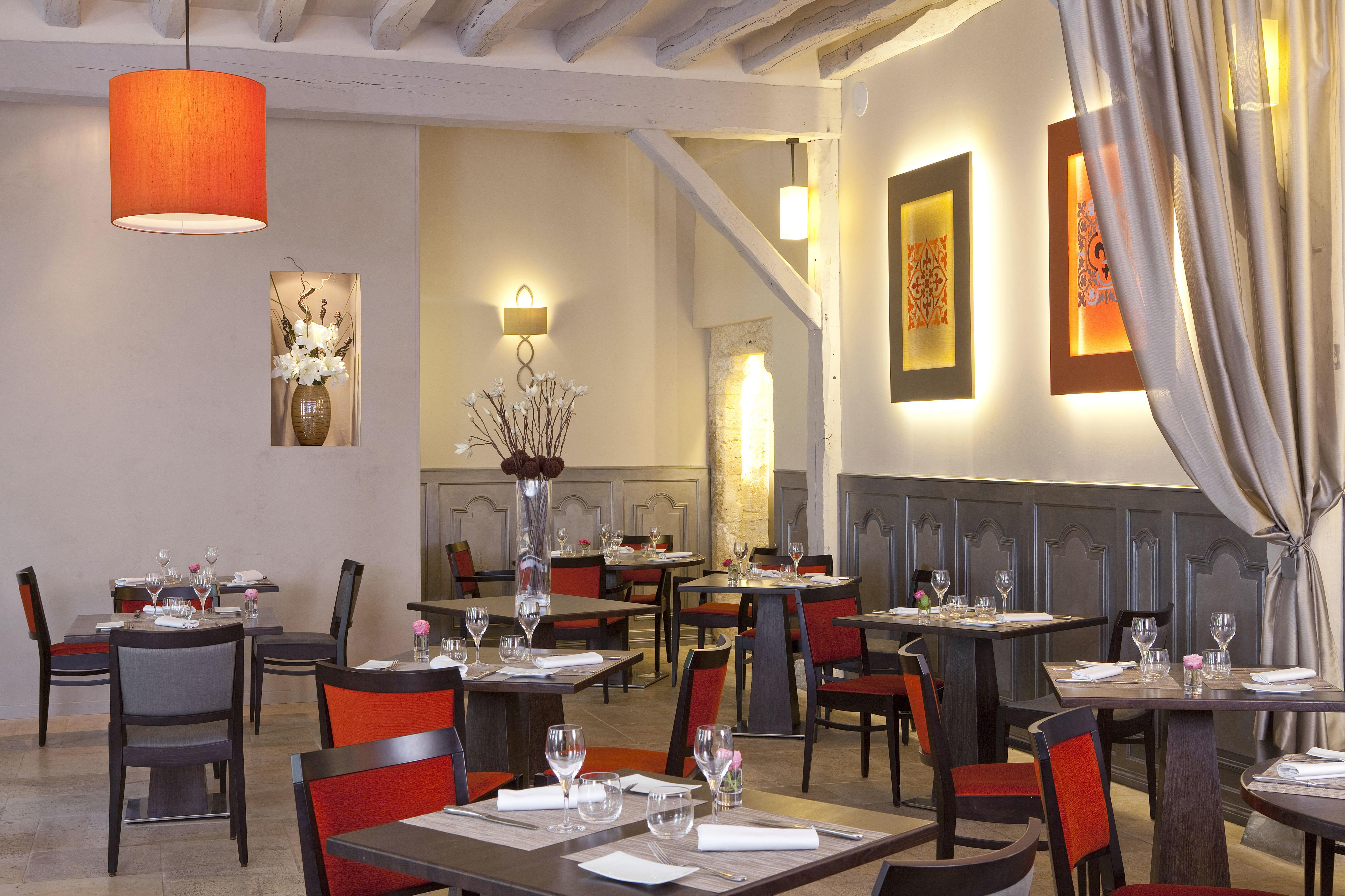 Hotel Aux Vieux Remparts, The Originals Relais Provins Exterior photo