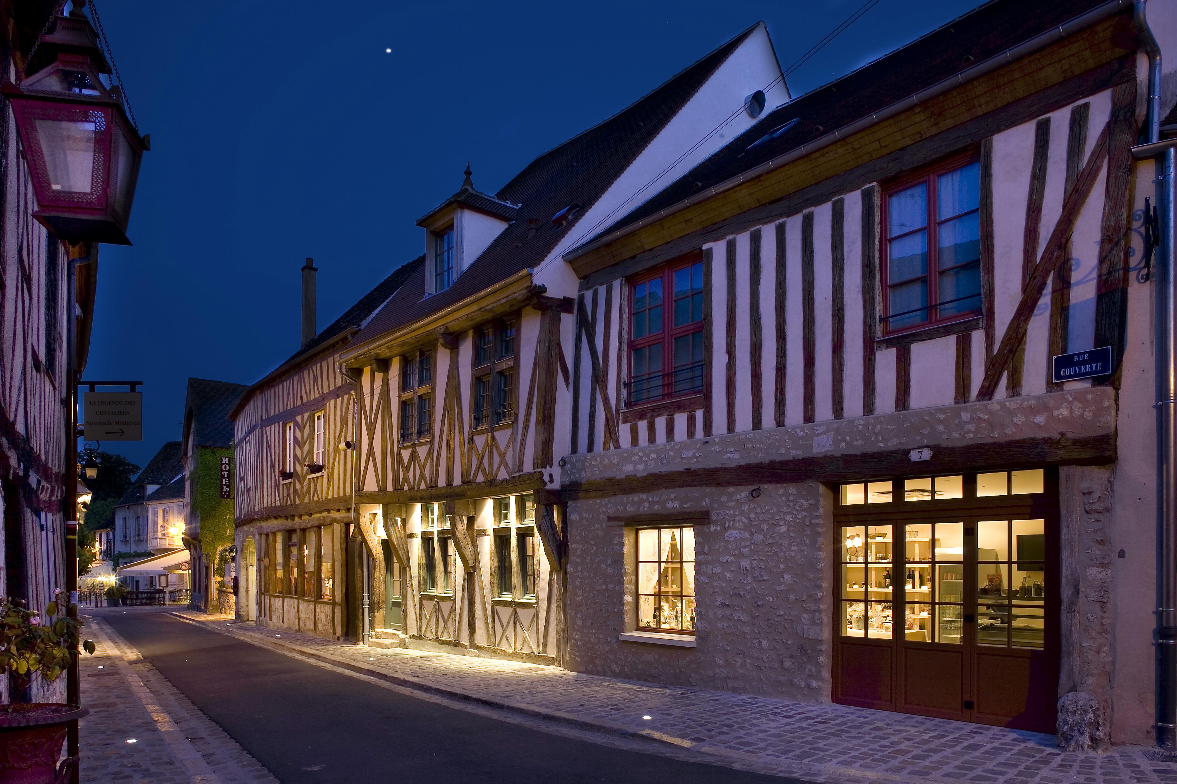 Hotel Aux Vieux Remparts, The Originals Relais Provins Exterior photo