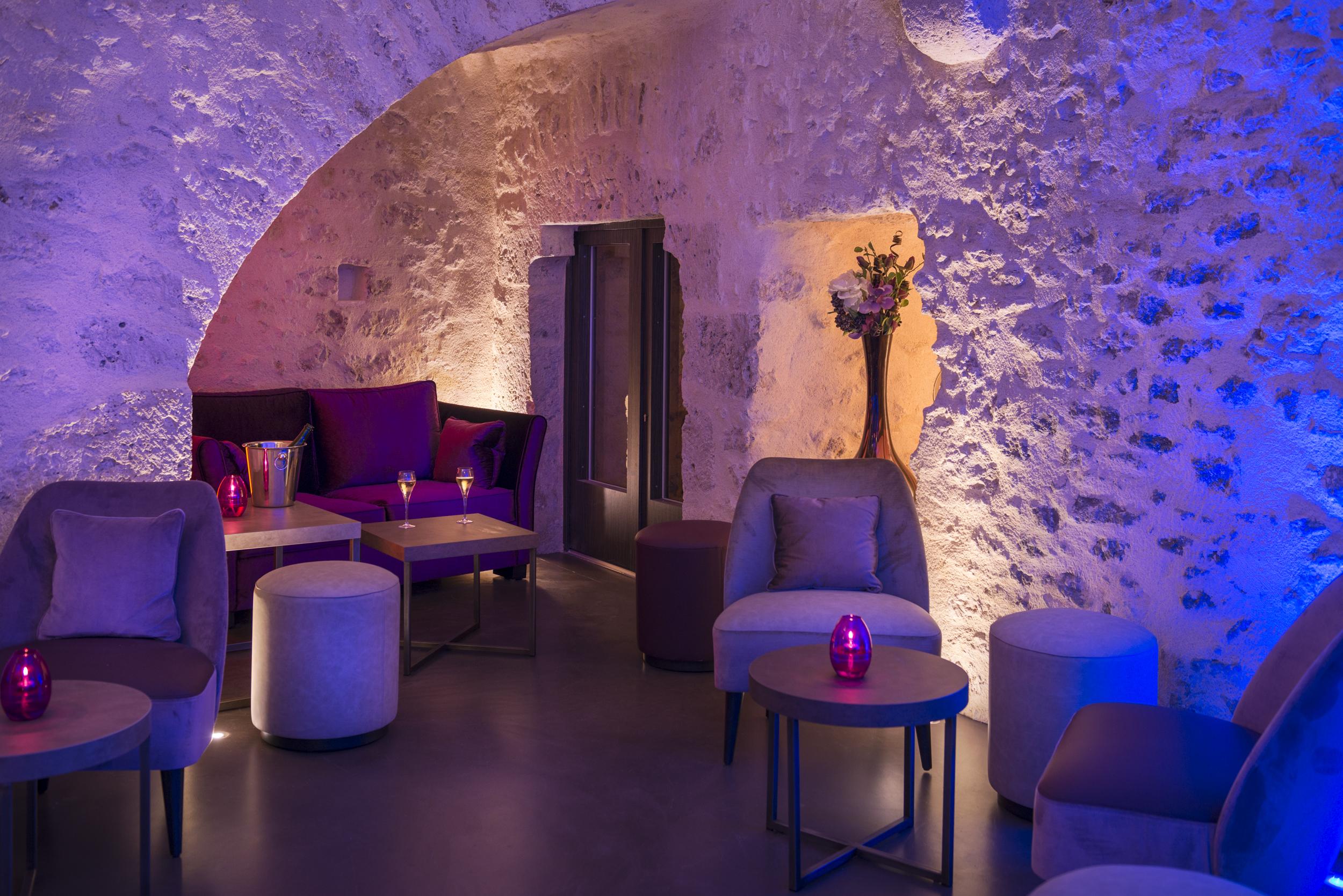 Hotel Aux Vieux Remparts, The Originals Relais Provins Exterior photo