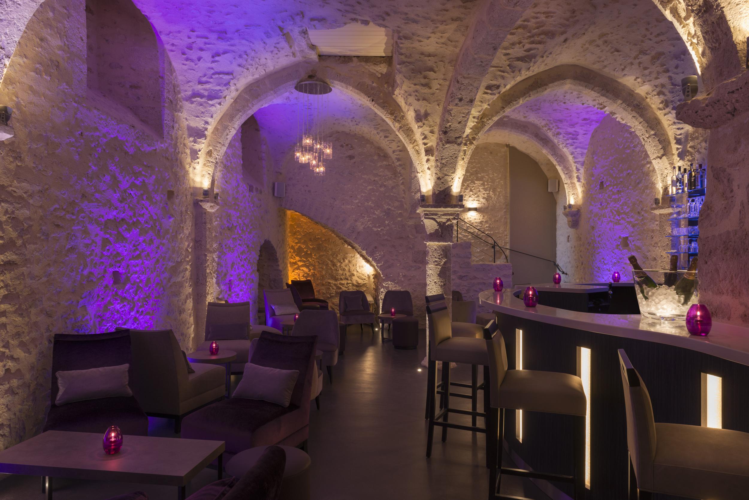 Hotel Aux Vieux Remparts, The Originals Relais Provins Exterior photo