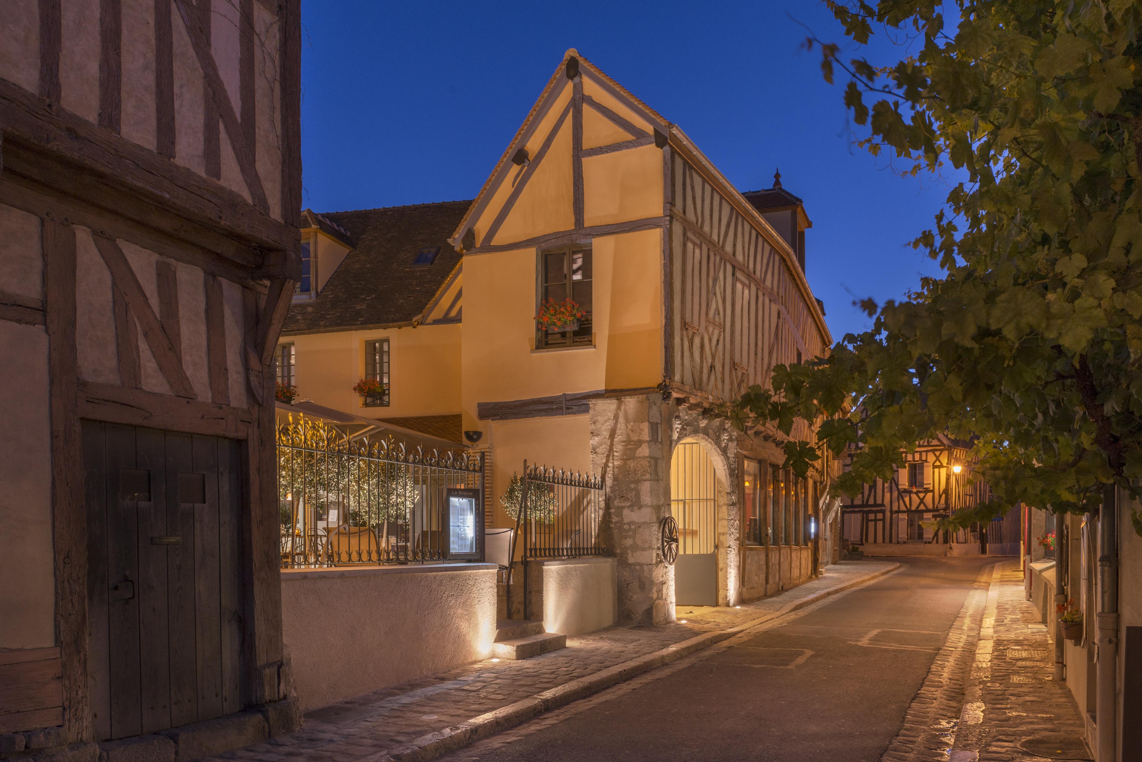 Hotel Aux Vieux Remparts, The Originals Relais Provins Exterior photo