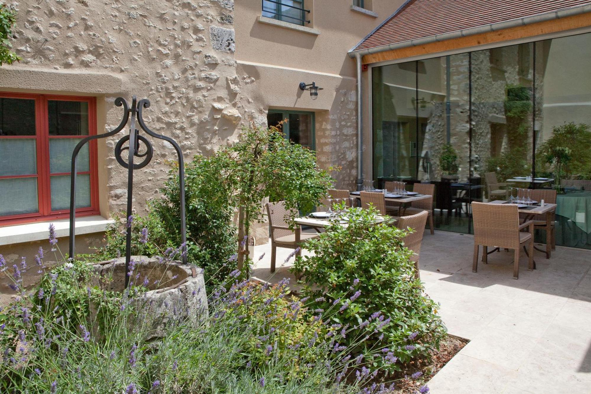 Hotel Aux Vieux Remparts, The Originals Relais Provins Exterior photo
