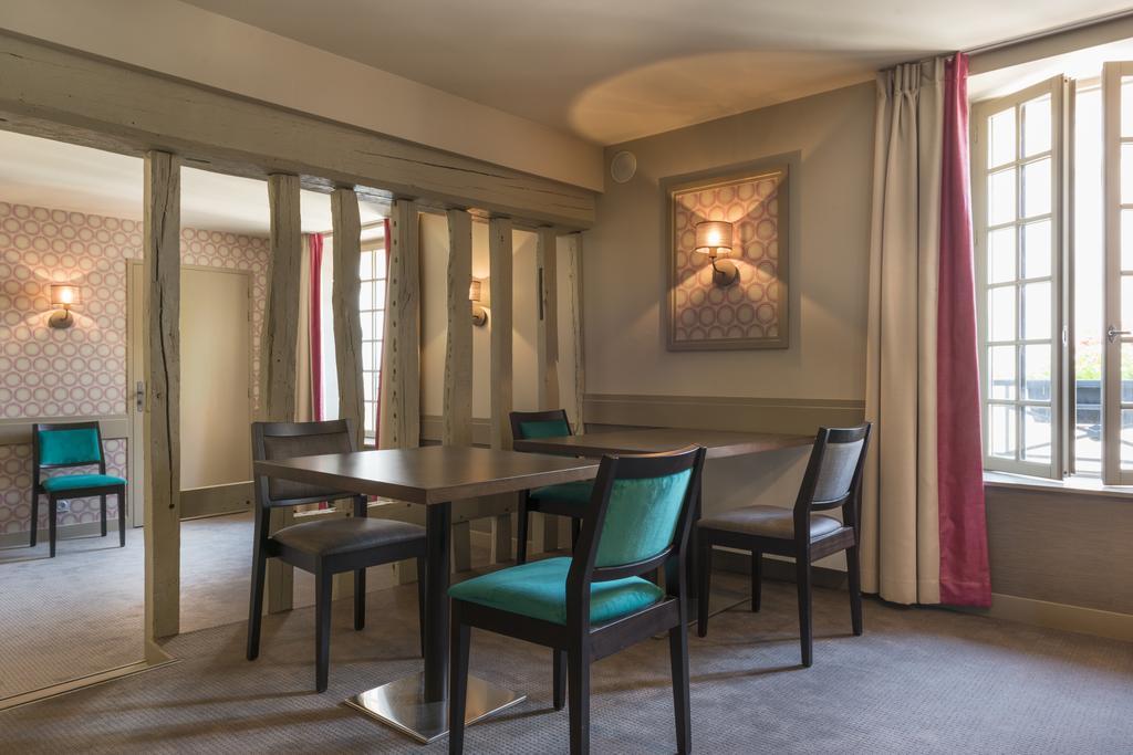 Hotel Aux Vieux Remparts, The Originals Relais Provins Exterior photo