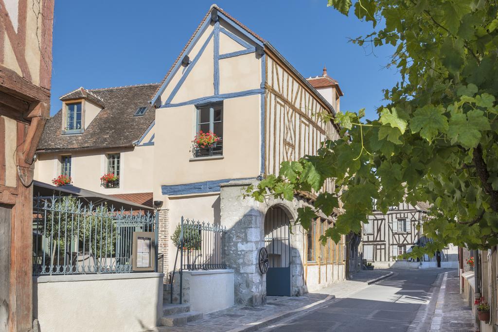 Hotel Aux Vieux Remparts, The Originals Relais Provins Exterior photo