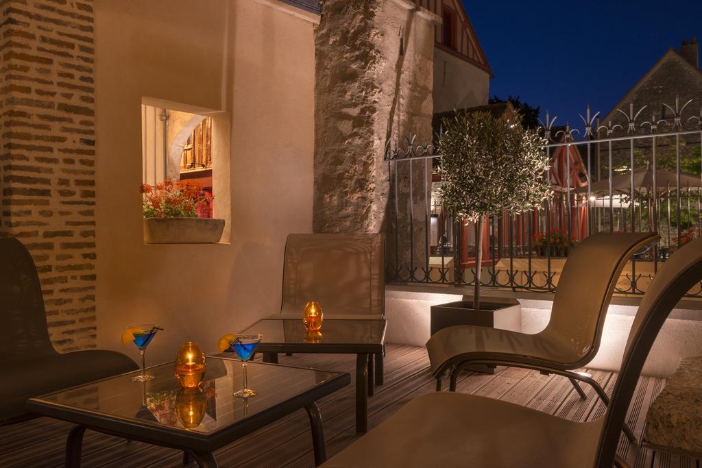 Hotel Aux Vieux Remparts, The Originals Relais Provins Exterior photo