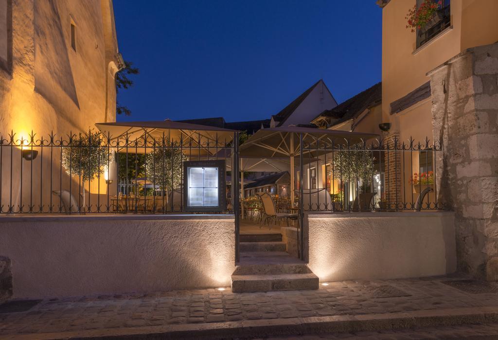 Hotel Aux Vieux Remparts, The Originals Relais Provins Exterior photo