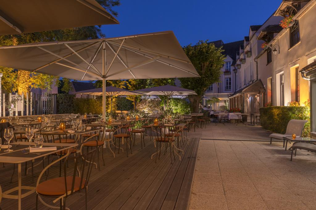 Hotel Aux Vieux Remparts, The Originals Relais Provins Exterior photo