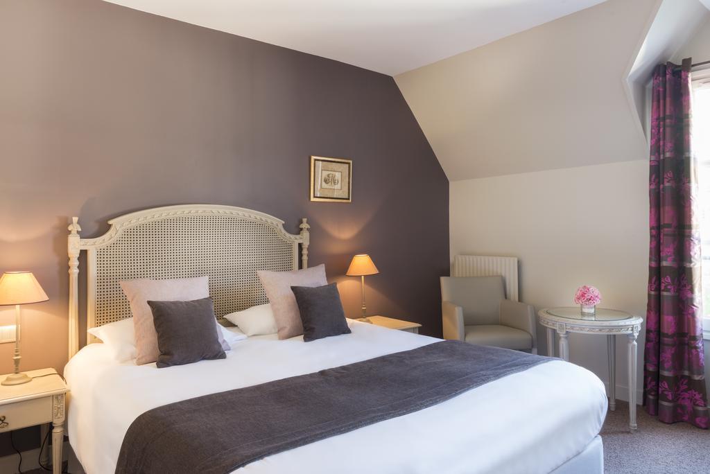 Hotel Aux Vieux Remparts, The Originals Relais Provins Exterior photo