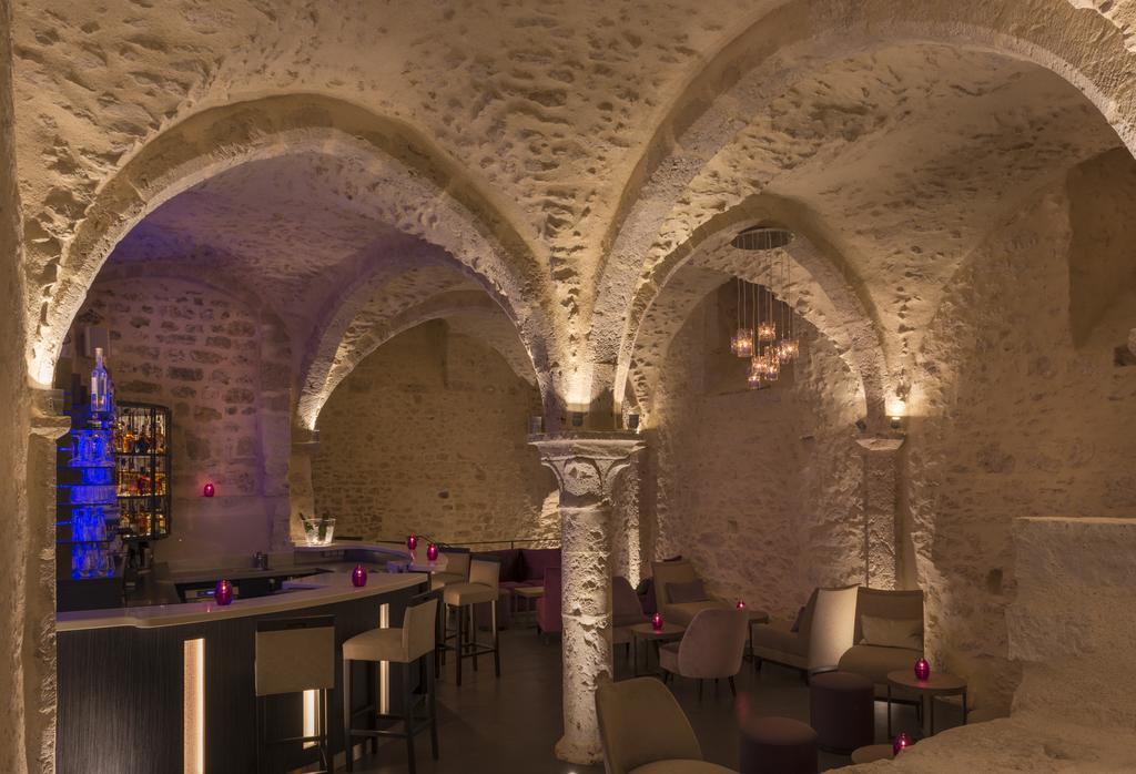 Hotel Aux Vieux Remparts, The Originals Relais Provins Exterior photo