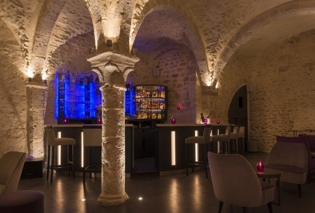 Hotel Aux Vieux Remparts, The Originals Relais Provins Exterior photo