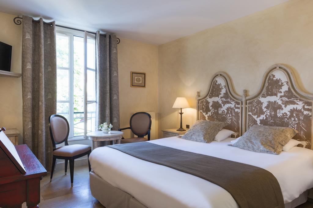Hotel Aux Vieux Remparts, The Originals Relais Provins Exterior photo